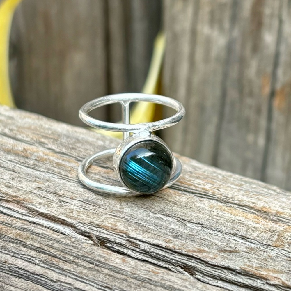 Labradorite Ring - Picture 10 of 15